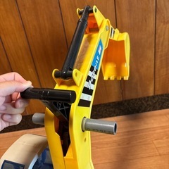 ショベルカー　手動　おもちゃ　乗れる　足けり車　の画像