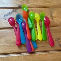 プラスチック食器　多数の画像