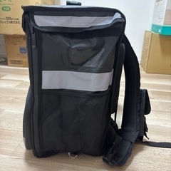 Uber eats ロゴ入り配達バックの画像
