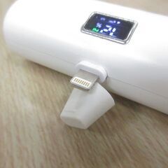 ( M-693 )モバイルバッテリー Lightning (ライトニング) ケーブル type-C タイプC 6000mAh ホワイト 白 コンパクト 小さめ 中古 動作確認済みの画像
