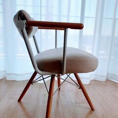 【ほぼ新品】ダイニングチェア　デスクチェア　ナチュラルウッド×合皮　腰が楽になるキャスパーチェアの画像