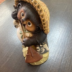 たぬきさんの置物の画像