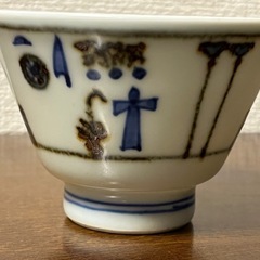 エジプト文字柄の湯呑み茶碗の画像