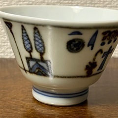 エジプト文字柄の湯呑み茶碗の画像
