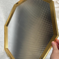 大きな八角形の鏡の画像