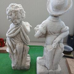 イタリア製　石像　花を持つ子供と笛を吹くエンジェルの画像