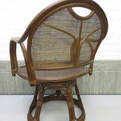 ss2476　ラタン　肘掛け付椅子　回転椅子　パーソナルチェア　籐製 　ひじ掛け　一人掛け　イス　ブラウン　茶色　いすの画像