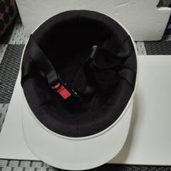 🤩🏍半キャップヘルメット🔴フリ−サイズ👁️‍🗨️🏍用サングラスつき。の画像
