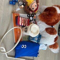 スタバカップ、デコピンぬいぐるみ等の画像