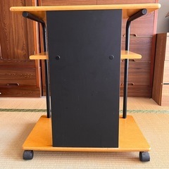 キャスター付きラックの画像