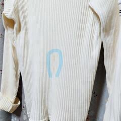2着　Vネックの白シャツ　半袖と長袖　サイズM程度　綿１００％（僅かに傷や汚れ有）　の画像