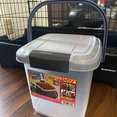 アイリスオーヤマ　ペットフード密閉容器の画像