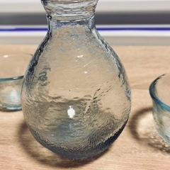 ガラス製徳利とグラスセットの画像