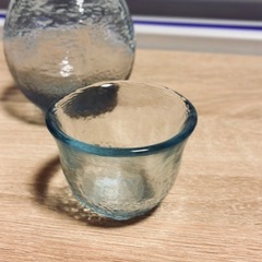 ガラス製徳利とグラスセットの画像