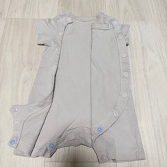【美品】GU ジーユー グレー ロンパース 60cm ベビー 半袖 綿100%の画像