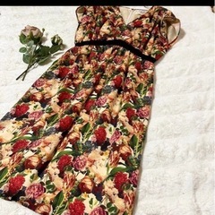 FLICKA フリッカ　ひざ丈　フレンチスリーブ　ワンピース　総柄　花柄　マルチカラーの画像