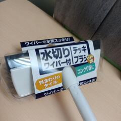 624fk 【未使用品】★現状品★ 日本クリンテック 水切り付き デッキブラシ 20 幅20cm 全長125cm ワイドタイプ 業務用 現場 厨房 廊下 玄関 窓 水切りワイパー付
の画像