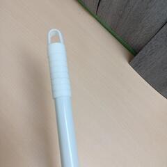 624fk 【未使用品】★現状品★ 日本クリンテック 水切り付き デッキブラシ 20 幅20cm 全長125cm ワイドタイプ 業務用 現場 厨房 廊下 玄関 窓 水切りワイパー付
の画像