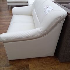 ★リユースのサカイ水戸店★  2人掛けソファー ホワイト H69×D70×W130 クリーニング済み MT4986の画像
