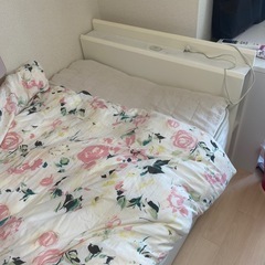 ベッドフレームの画像