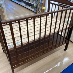 【リユースのサカイ野々市店】ベビーベッド  ダークブラウン 124W(幅)×77D(奥行き)×108H(高さ) ※クリーニング済みの画像
