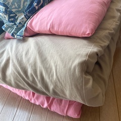 明日午前中に取りに来ていただける方！差し上げます 掛け布団2枚ありますの画像