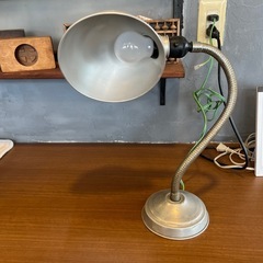 昭和レトロなメタル照明器具　　使用可能
の画像