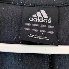 📙☕adidasアディダスのジャージ上下セット   📙☕Lサイズ  📙☕フード付き    📙☕ブラック＆紫＆ピンクのカラー    📙☕目立って汚れ無し   📙☕目立ってキズ無しの画像