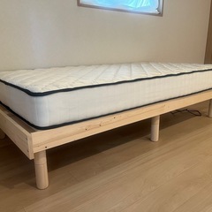 新品ベッドとマットレス譲ります。の画像