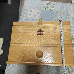 木製の裁縫箱の画像