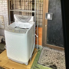 冷蔵庫と洗濯機とラックの画像