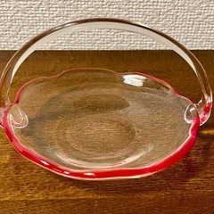 お値下　
ガラス細工 持ち手付小物入れの画像