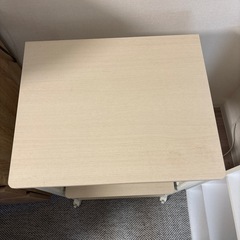キャスター付き棚の画像