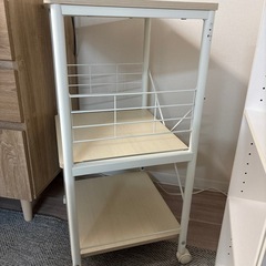 キャスター付き棚の画像