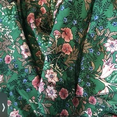 新品！花柄オフショルダーひざ丈ワンピースの画像