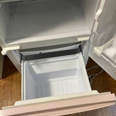 シャープ　冷蔵庫　SJ-14E1 2014年製　白とピンク色の画像