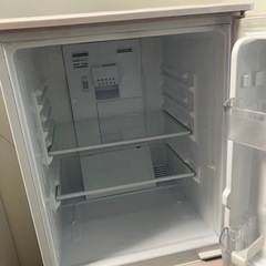 シャープ　冷蔵庫　SJ-14E1 2014年製　白とピンク色の画像