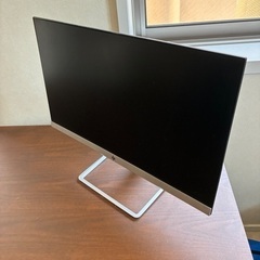 机、ゲーミングチェア、モニターセットの画像