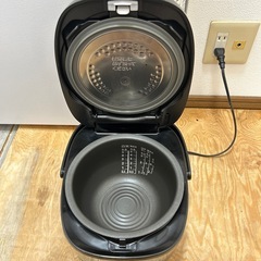 東芝　炊飯器 5.5合炊き　RC-10VRT 23年製の画像
