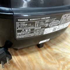 東芝　炊飯器 5.5合炊き　RC-10VRT 23年製の画像