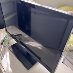 2024年製パナソニック24インチテレビと白テレビ台セットの画像