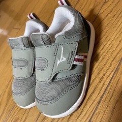 13.5センチ　スニーカーの画像