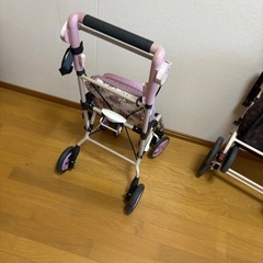 シルバーカー　押し車　年寄り　介護　福祉の画像