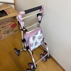 シルバーカー　押し車　年寄り　介護　福祉の画像