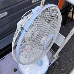 扇風機　カバー外れかけてますの画像