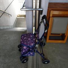 女性向け買い物カートの画像