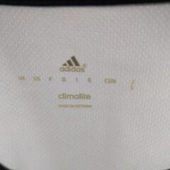 adidasポロシャツの画像