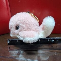 くじらぬいぐるみ青＆ピンクのキーホルダーの画像