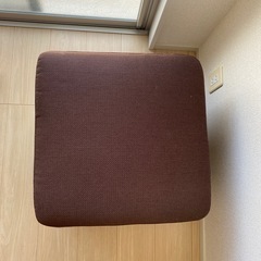 四角いソファ　ブラウンの画像