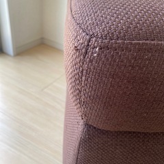四角いソファ　ブラウンの画像